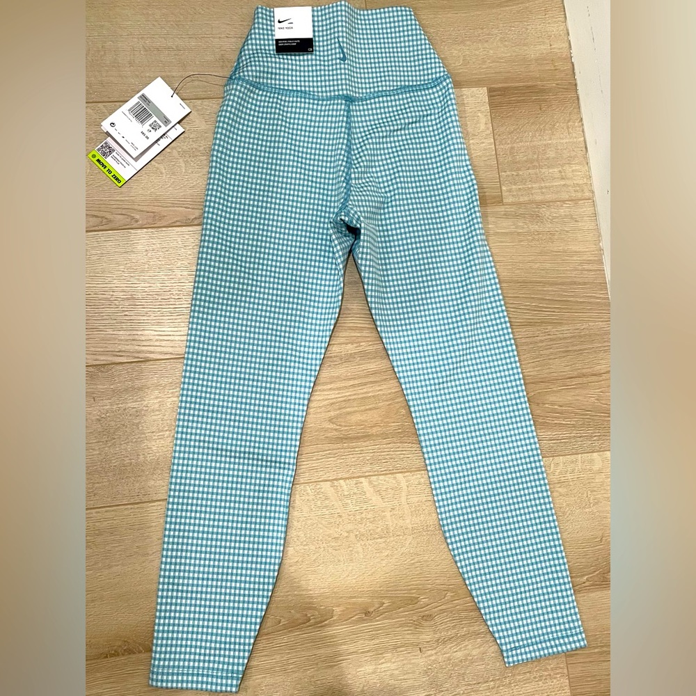 New! Nike Women’s Yoga Leggings